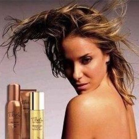 Model mit SunMakeUp Produkten